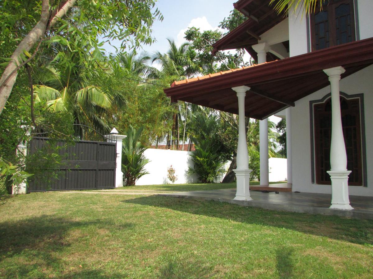 Falcon Villa Induruwa Exterior photo